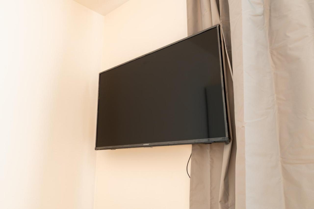 Brand New Two Room Apartment #34 With Free Secure Parking In The Center Prag Exterior foto
