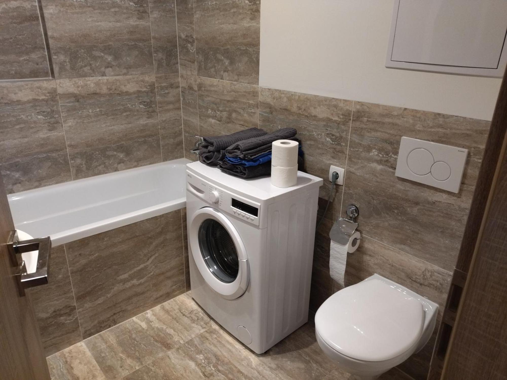 Brand New Two Room Apartment #34 With Free Secure Parking In The Center Prag Exterior foto